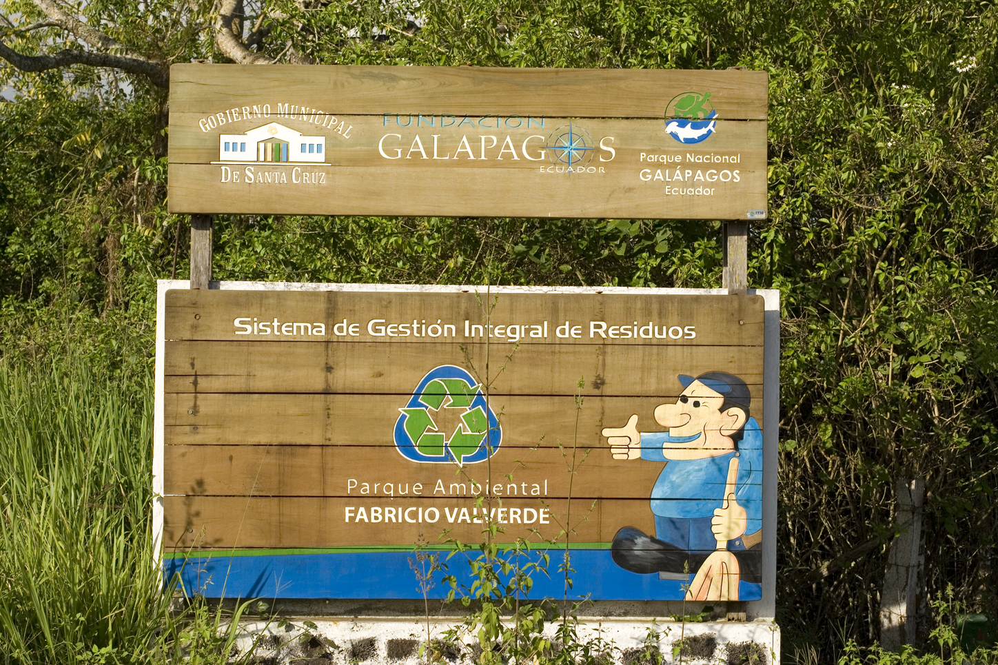 Galapagos recycling center