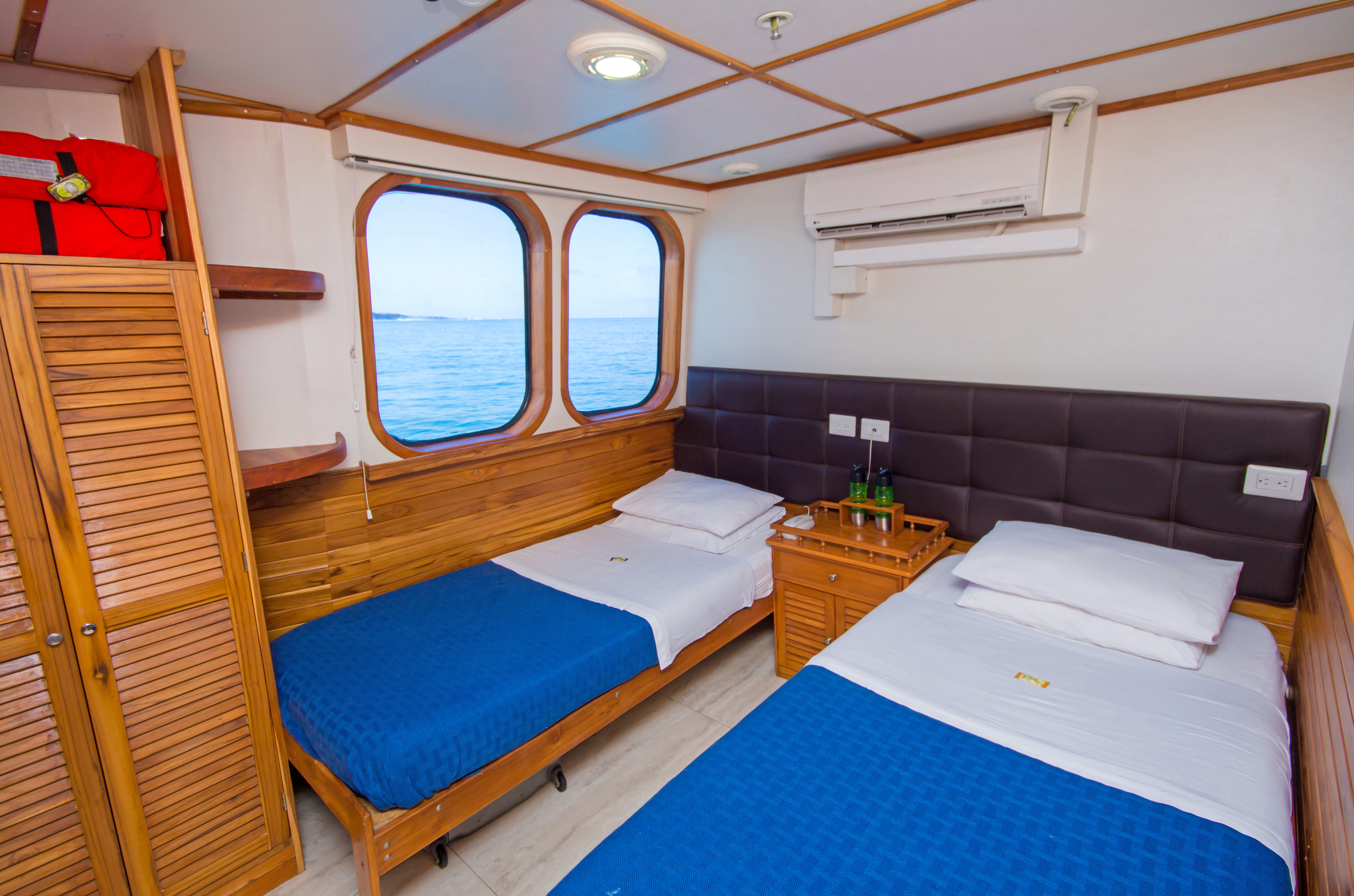 Tip Top IV-Upper deck cabin with 2 twin bed configuration